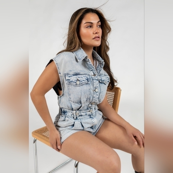 Blank NYC-Blind Journey Denim Romper NWT  ♥️ ☀️ Super Cute! - Picture 4 of 5